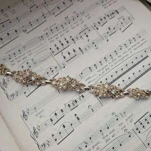 Vintage 50s Goldtone Floral Bracelet With Gemstones And Faux Pearls
